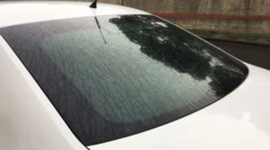 Sedan Araçlarda Neden Arka Cam Sileceği Yok?