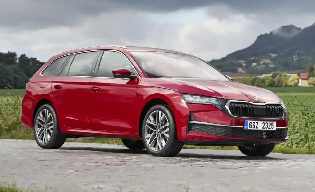 Skoda Octavia Artık Tam Hibrit Motor Seçeneği Sunuyor